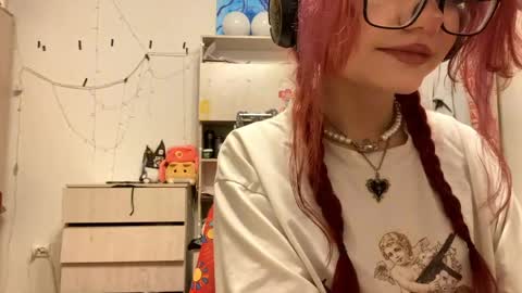 Snapshot of redheadcatxd chatting on 04/04/26, 10:07 Eva online show from 04/04/26, 10:07