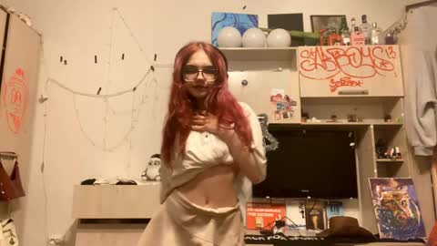 Snapshot of redheadcatxd chatting on 04/08/26, 09:26 Eva online show from 04/08/26, 09:26