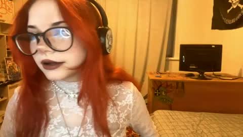Snapshot of redheadcatxd chatting on 05/12/26, 09:34 Eva online show from 05/12/26, 09:34