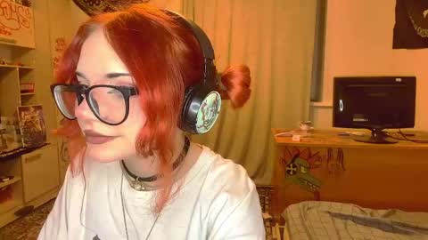 Snapshot of redheadcatxd chatting on 05/16/26, 10:41 Eva online show from 05/16/26, 10:41