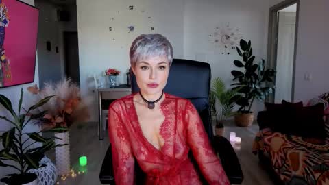 Snapshot of redhotline chatting on 10/26/25, 12:22 Alex online show from 10/26/25, 12:22