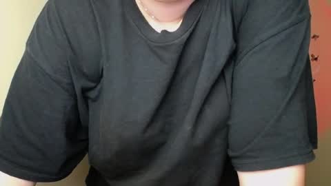 Snapshot of redhotqueen1 chatting on 07/02/26, 12:00 Rina online show from 07/02/26, 12:00