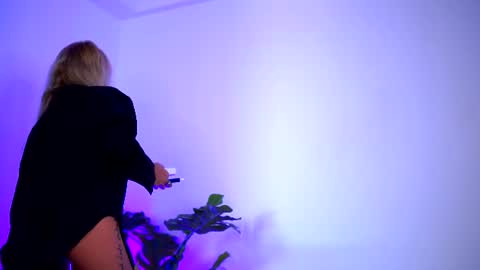 Lara online show from 06/14/26, 09:22
