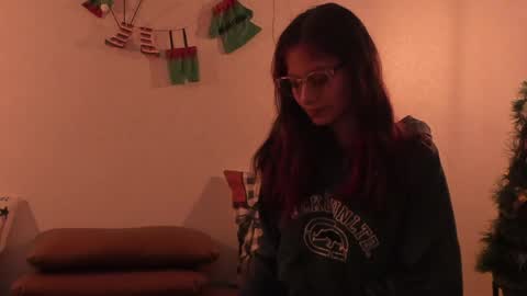 Snapshot of redmeloddy chatting on 12/26/24, 11:35 Meloddy online show from 12/26/24, 11:35