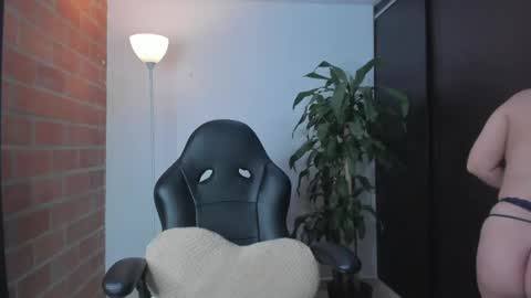 Snapshot of redmusee chatting on 05/23/26, 06:56 redmusee online show from 05/23/26, 06:56