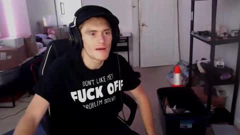 Snapshot of redrexnj chatting on 10/04/25, 04:16 redrexnj online show from 10/04/25, 04:16