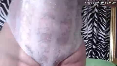 Snapshot of redroomxx chatting on 07/11/26, 04:32 MIA online show from 07/11/26, 04:32