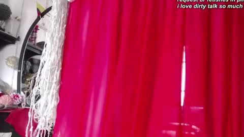 Snapshot of redroomxx chatting on 07/20/26, 04:53 MIA online show from 07/20/26, 04:53
