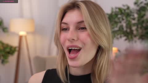 JessyinCherri yang online show from 12/19/24, 07:40