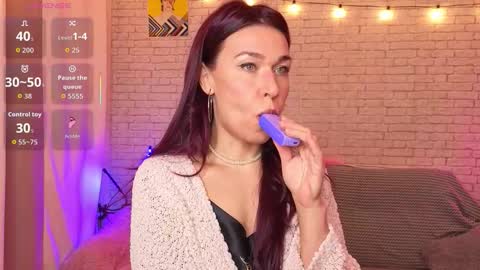 ReginaHawkinss online show from 12/19/25, 12:01