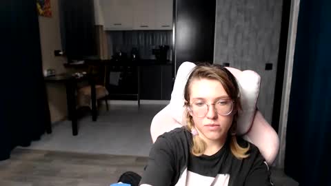 Regina online show from 09/19/25, 01:18