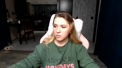 Regina online show from 09/28/25, 02:06