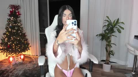 Snapshot of reichel_gray chatting on 12/13/24, 01:59 REICHEL online show from 12/13/24, 01:59