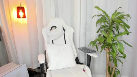 Snapshot of reichel_gray chatting on 01/13/25, 06:38 REICHEL online show from 01/13/25, 06:38