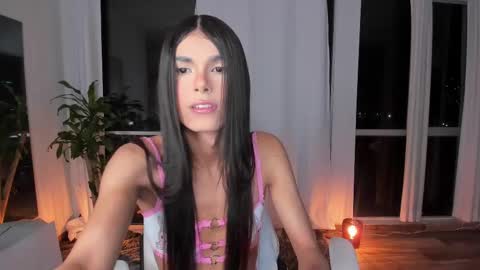 Snapshot of reichel_gray chatting on 02/22/25, 02:17 REICHEL online show from 02/22/25, 02:17