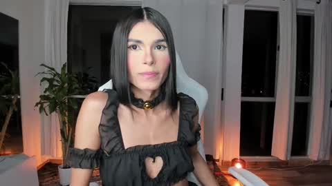 Snapshot of reichel_gray chatting on 03/06/25, 02:19 REICHEL online show from 03/06/25, 02:19
