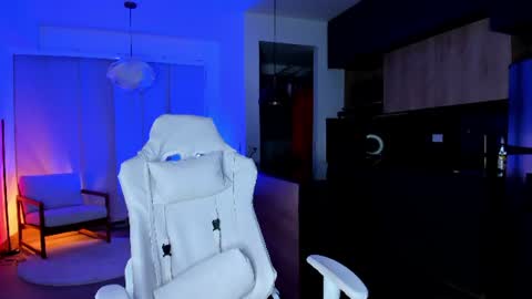 Snapshot of reichel_gray chatting on 06/15/26, 02:47 REICHEL online show from 06/15/26, 02:47
