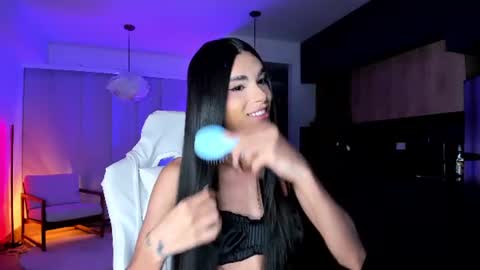Snapshot of reichel_gray chatting on 06/17/26, 02:58 REICHEL online show from 06/17/26, 02:58