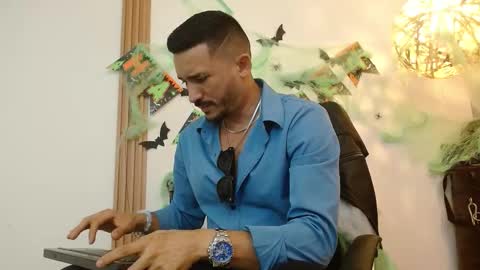   REIKO  online show from 10/13/25, 08:09