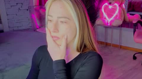 reina cummings online show from 12/15/25, 07:34