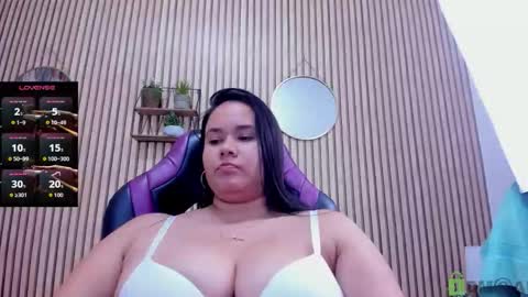 reina_loren online show from 02/15/26, 07:51
