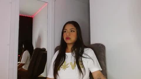 reina_reina online show from 02/02/26, 02:32