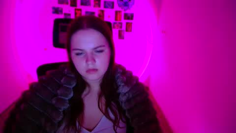 Reina online show from 02/15/26, 07:51