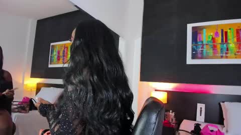 Snapshot of reinamiah chatting on 09/19/25, 03:52 Miah online show from 09/19/25, 03:52