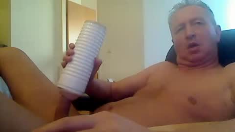 Snapshot of reini7211 chatting on 04/23/26, 11:09 reini7211 online show from 04/23/26, 11:09