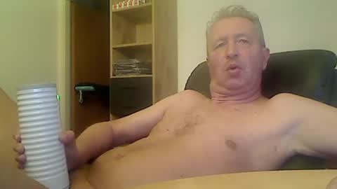 Snapshot of reini7211 chatting on 06/14/26, 10:45 reini7211 online show from 06/14/26, 10:45