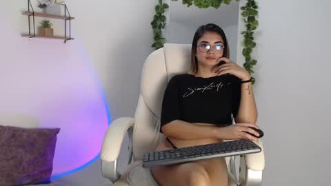 Erika online show from 12/08/24, 12:51