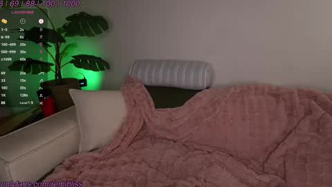 Remi online show from 03/04/26, 01:55