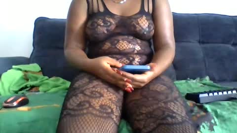 Snapshot of remmy_luna chatting on 06/17/26, 11:45 Remmy luna online show from 06/17/26, 11:45