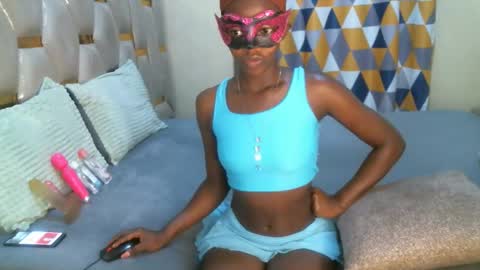 Snapshot of remmyqueen chatting on 05/05/26, 05:15 remmyqueen online show from 05/05/26, 05:15