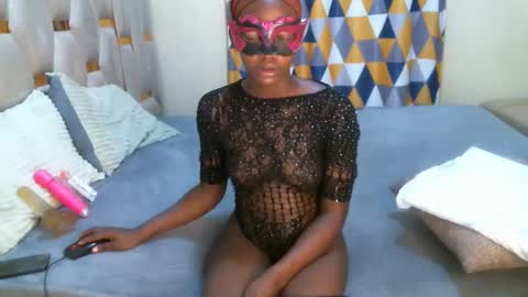 Snapshot of remmyqueen chatting on 05/25/26, 12:38 remmyqueen online show from 05/25/26, 12:38