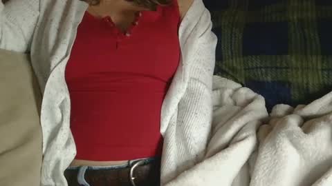 Snapshot of remote_couch chatting on 10/09/25, 04:27 remote_couch online show from 10/09/25, 04:27