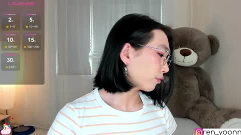 Snapshot of ren_yoonn chatting on 06/12/26, 04:28 Ren online show from 06/12/26, 04:28