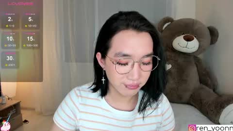 Snapshot of ren_yoonn chatting on 06/16/26, 04:37 Ren online show from 06/16/26, 04:37