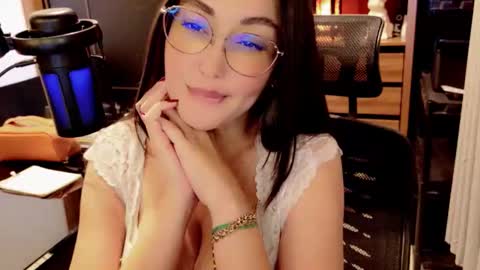 Amelie online show from 05/30/26, 07:33