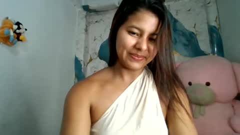 Snapshot of renata940434 chatting on 07/05/26, 04:19 renata online show from 07/05/26, 04:19