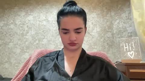 Snapshot of renata_a1 chatting on 10/17/25, 11:24 Renata online show from 10/17/25, 11:24