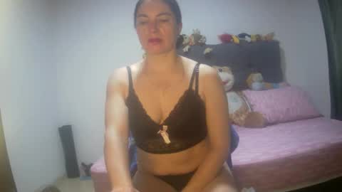 renata_hot1 online show from 09/28/25, 12:38