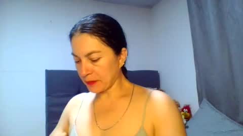 Snapshot of renata_hot1 chatting on 06/23/26, 02:42 renata_hot1 online show from 06/23/26, 02:42