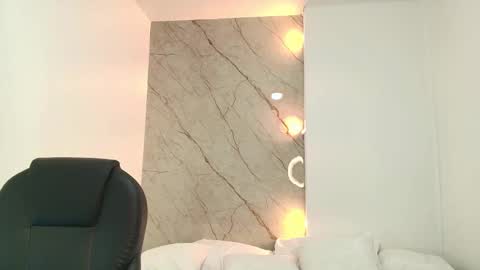 Snapshot of renata_reyes11 chatting on 03/04/25, 04:49 Renata  online show from 03/04/25, 04:49