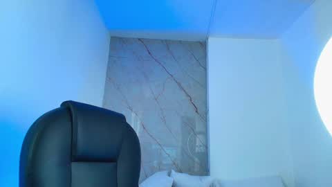 Snapshot of renata_reyes11 chatting on 03/06/25, 10:52 Renata  online show from 03/06/25, 10:52