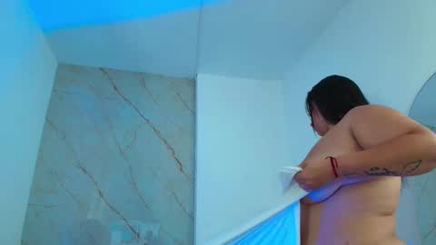 Snapshot of renata_reyes11 chatting on 03/07/25, 10:45 Renata  online show from 03/07/25, 10:45