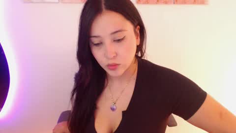 Snapshot of renata_ruiz chatting on 12/11/24, 07:14    online show from 12/11/24, 07:14