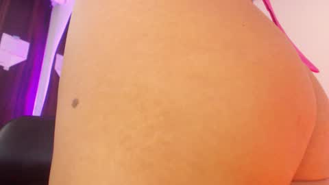 Snapshot of renata_ruiz chatting on 01/07/25, 06:59    online show from 01/07/25, 06:59