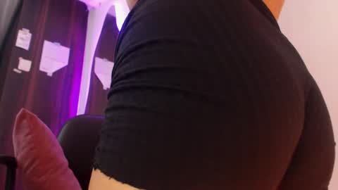 Snapshot of renata_ruiz chatting on 01/30/25, 04:27    online show from 01/30/25, 04:27