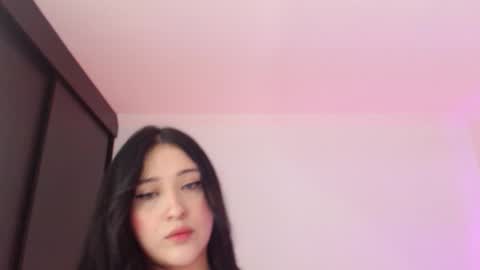 Snapshot of renata_ruiz chatting on 09/19/25, 03:19    online show from 09/19/25, 03:19